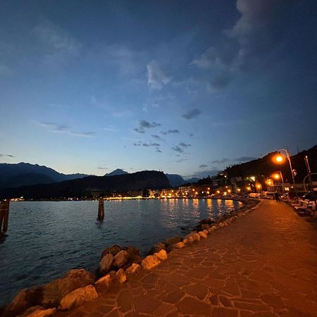 Garden & Pool Perugini Apartment Torbole Sul Garda Bagian luar foto