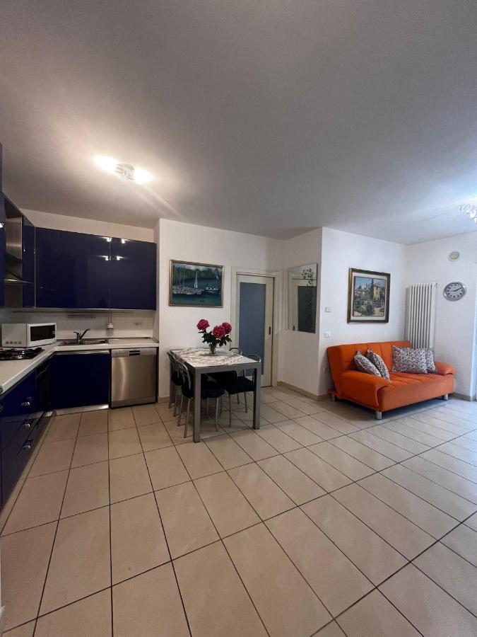 Garden & Pool Perugini Apartment Torbole Sul Garda Bagian luar foto