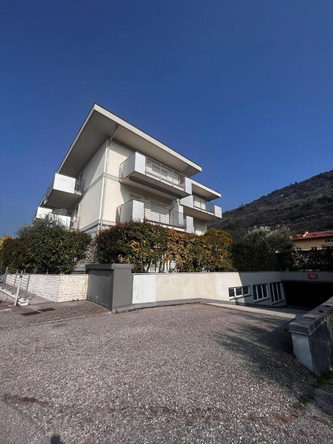 Garden & Pool Perugini Apartment Torbole Sul Garda Bagian luar foto