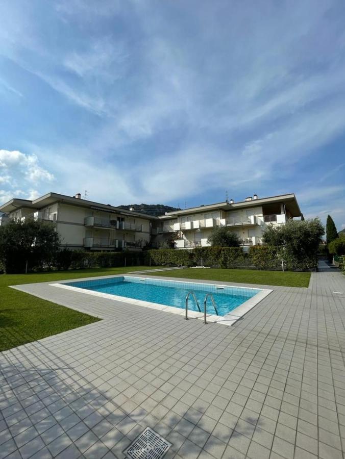 Garden & Pool Perugini Apartment Torbole Sul Garda Bagian luar foto