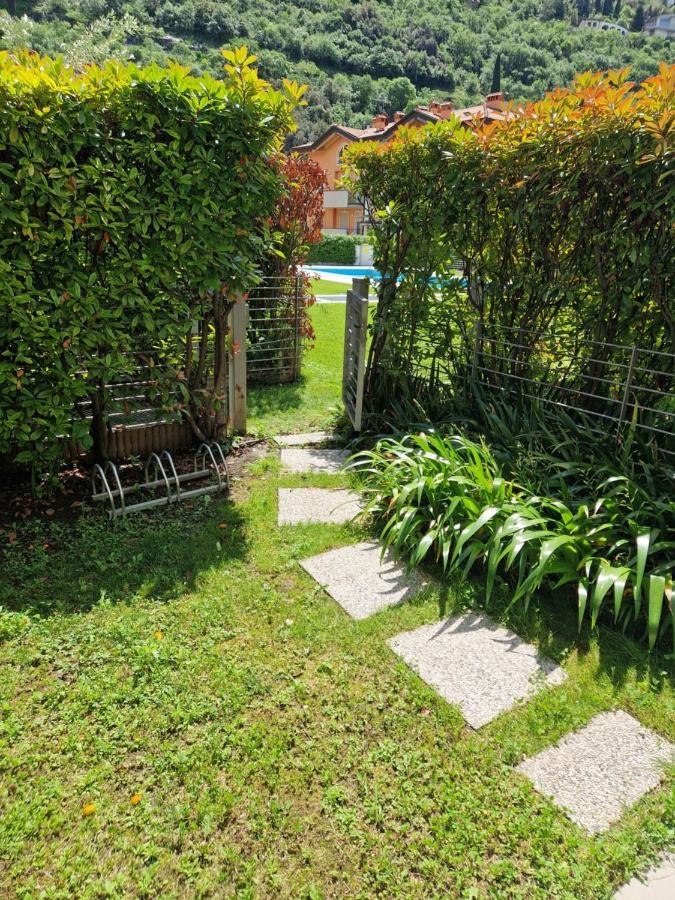 Garden & Pool Perugini Apartment Torbole Sul Garda Bagian luar foto