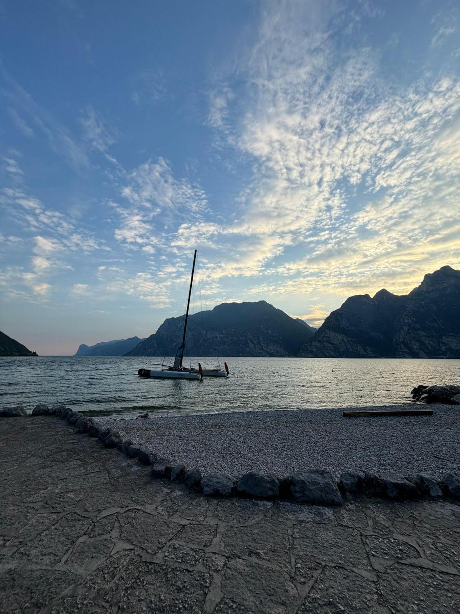 Garden & Pool Perugini Apartment Torbole Sul Garda Bagian luar foto