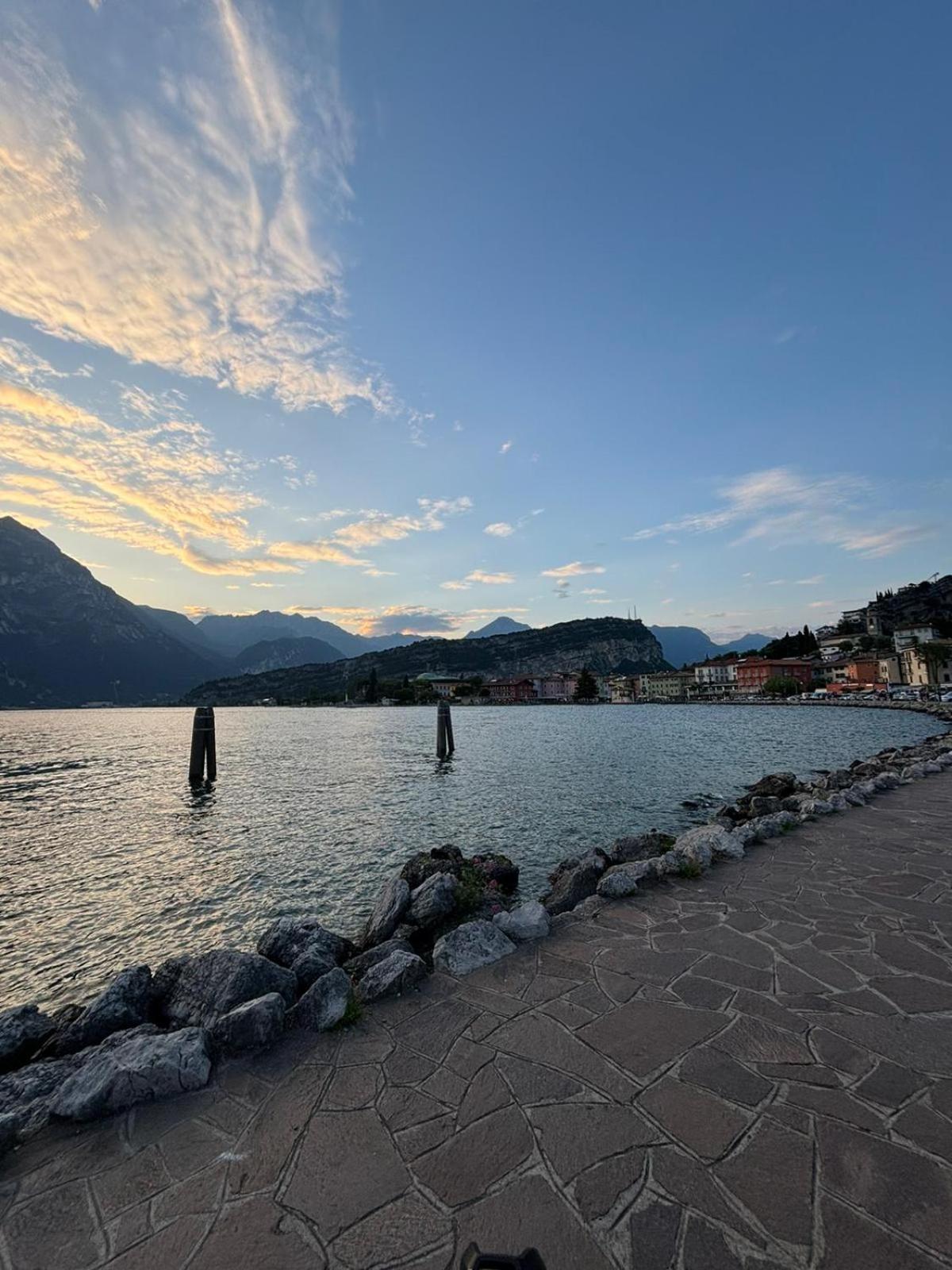 Garden & Pool Perugini Apartment Torbole Sul Garda Bagian luar foto
