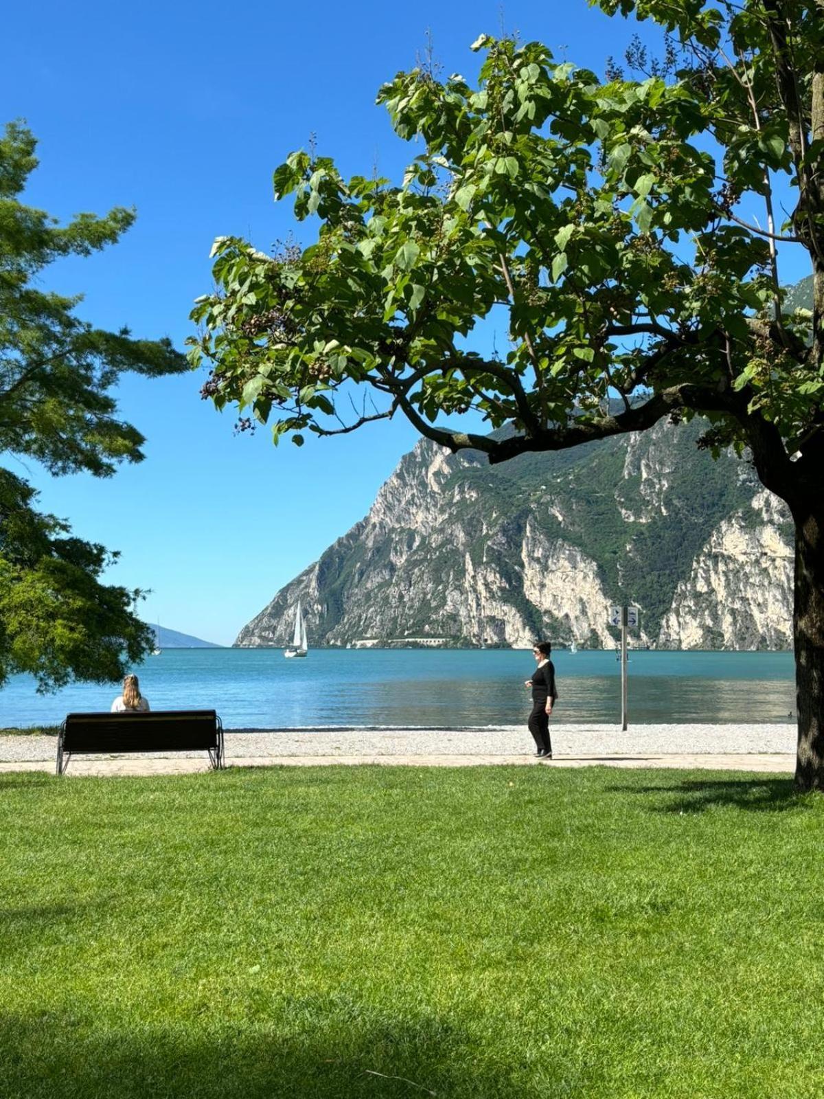 Garden & Pool Perugini Apartment Torbole Sul Garda Bagian luar foto
